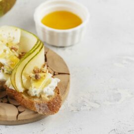Tartine Chèvre et Miel : Recette Facile et Gourmande en 15 Minutes Tartine Chèvre et Miel : Recette Facile et Gourmande en 15 Minutes